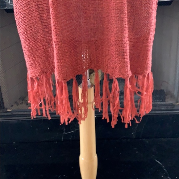Open weave, fringed, rust tunic top - Picture 3 of 6